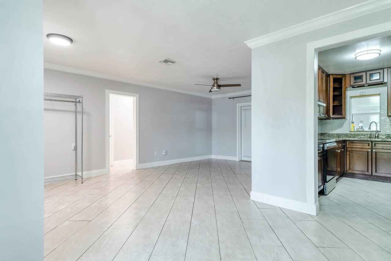 9696 Sw 1st Pl - Photo 7 of 11
