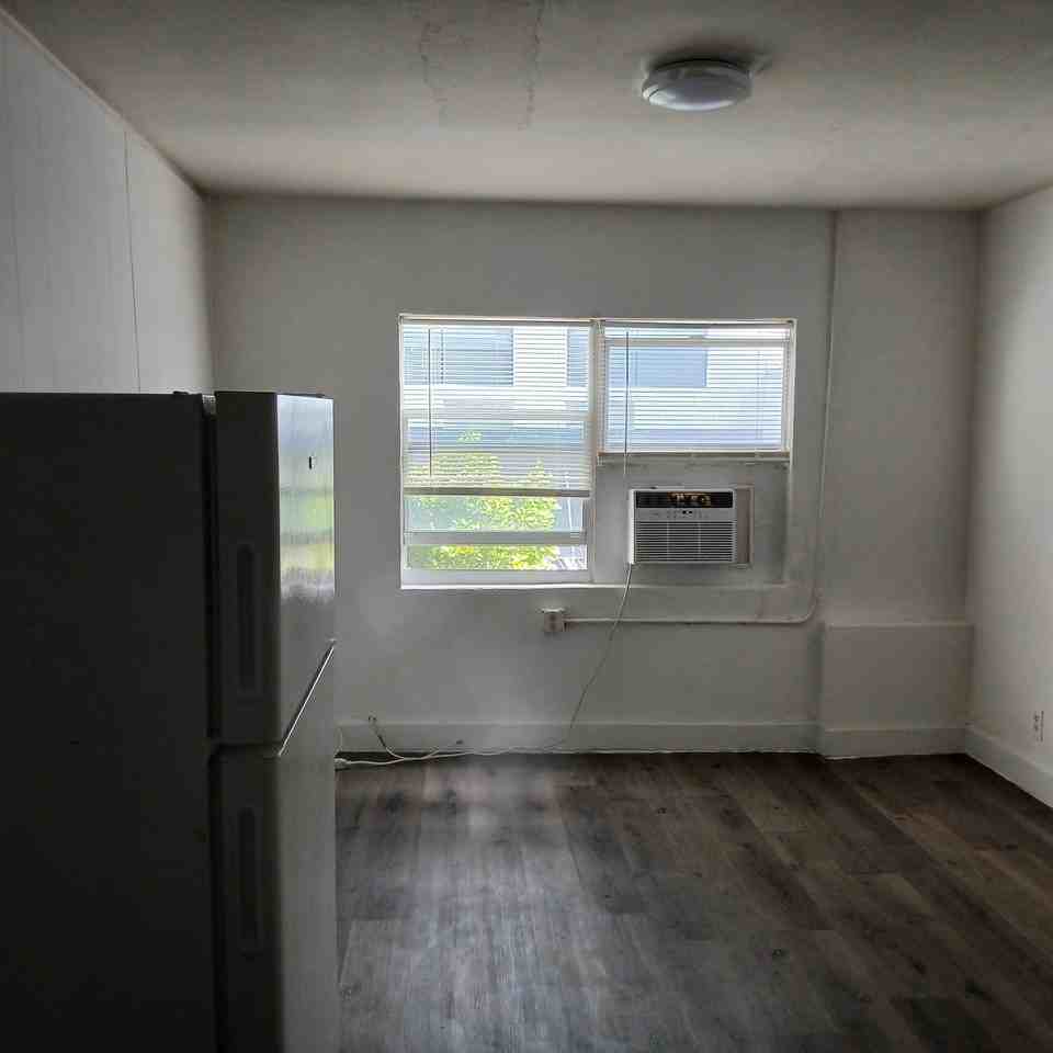 50 N Federal Hwy #4 - Photo 3 of 30