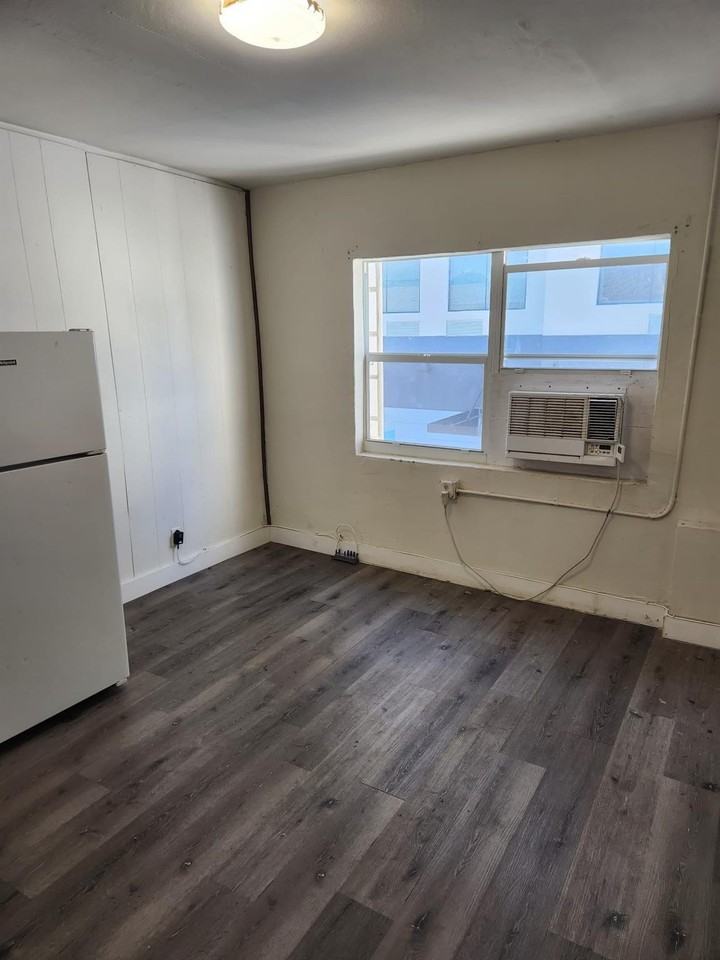 50 N Federal Hwy #4 - Photo 5 of 30