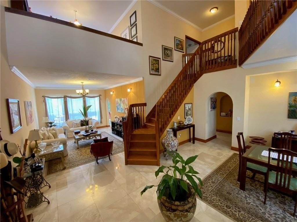 10747 Nw 70th Ter - Photo 4 of 45