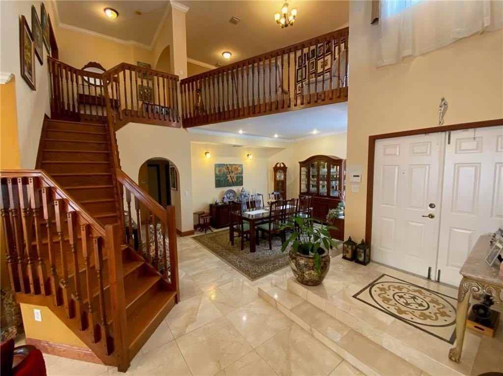 10747 Nw 70th Ter - Photo 5 of 45