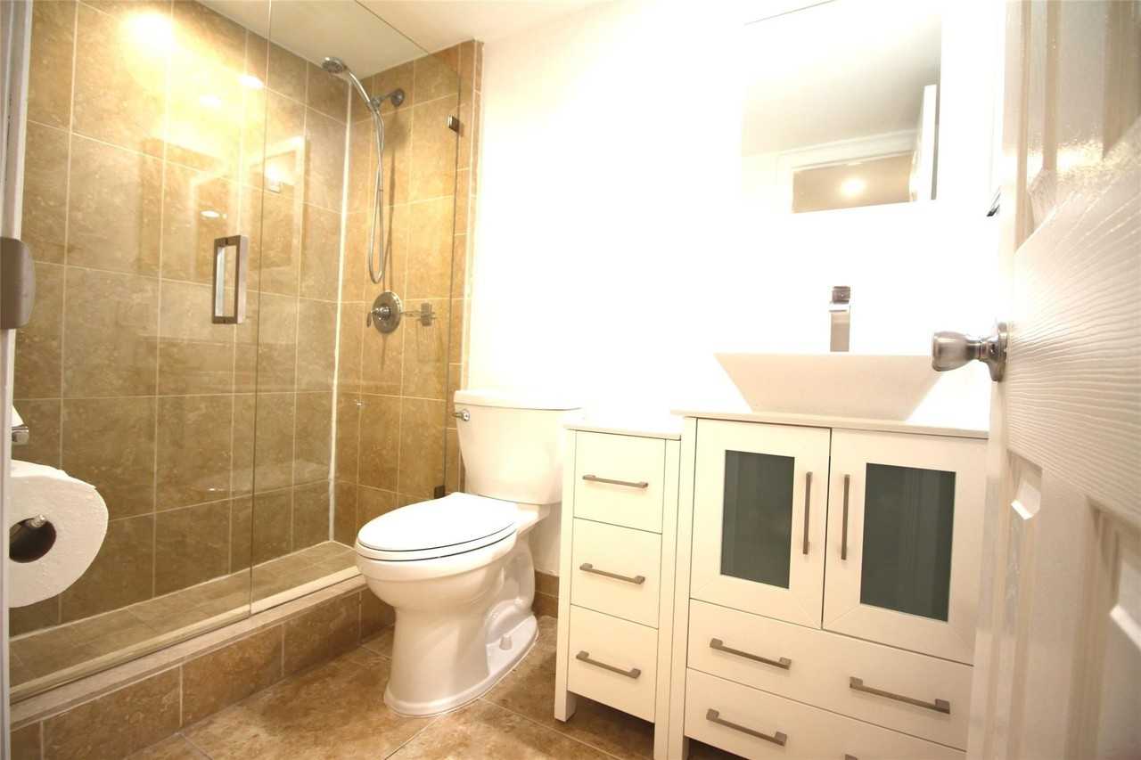 820 Ne 28th St #2 - Photo 6 of 20