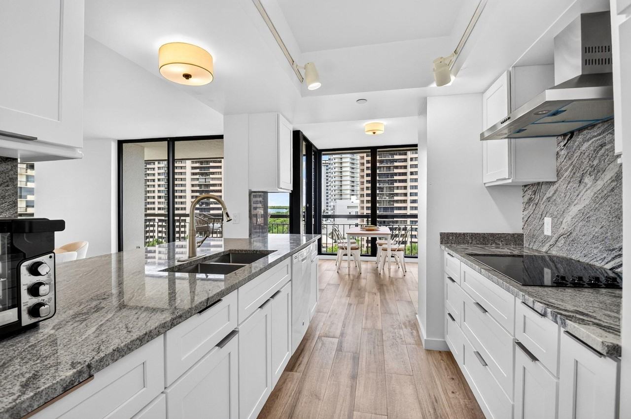 4000 N Ocean Dr #703 - Photo 6 of 50