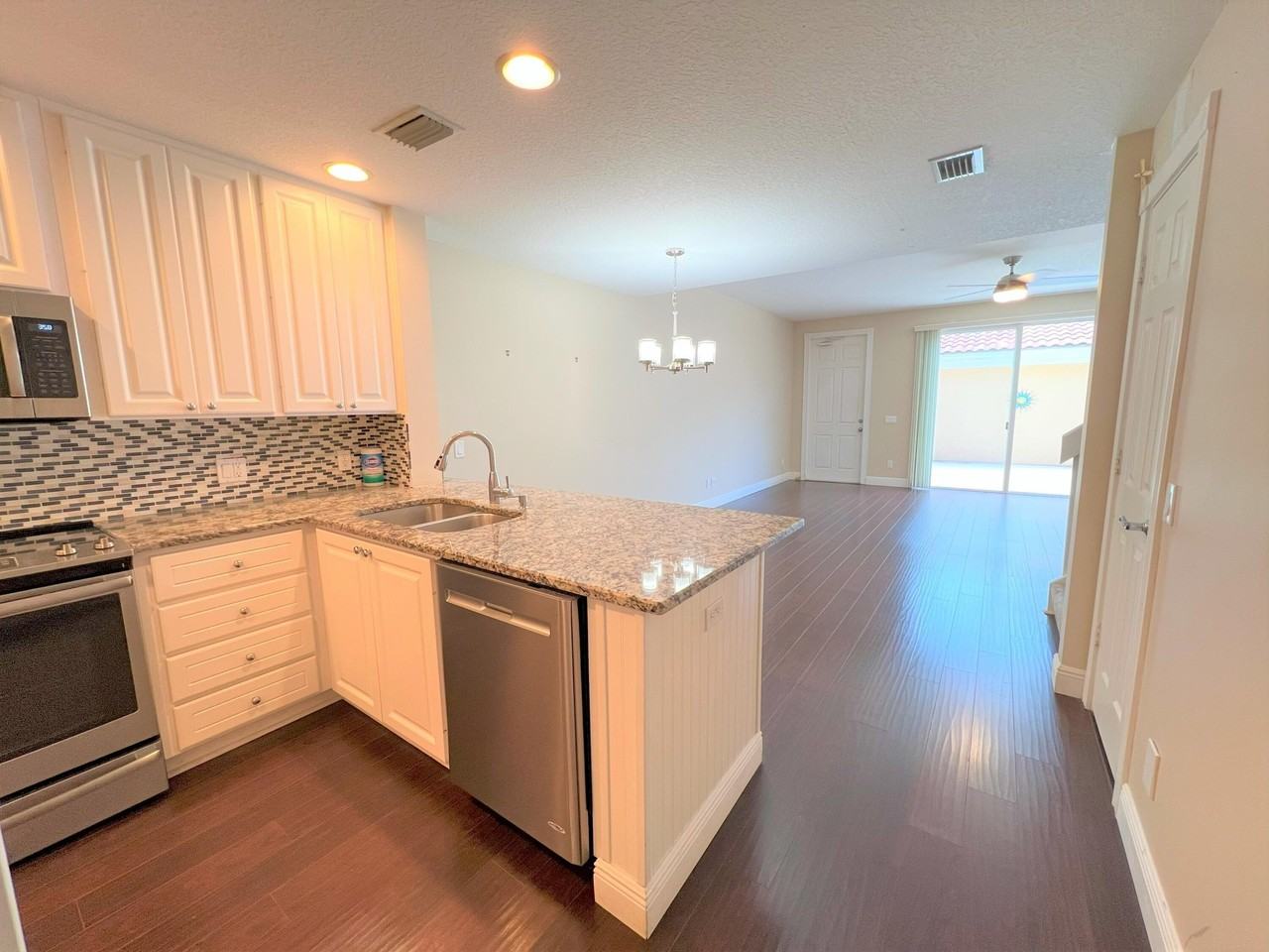 3368 Greenway Dr - Photo 7 of 32
