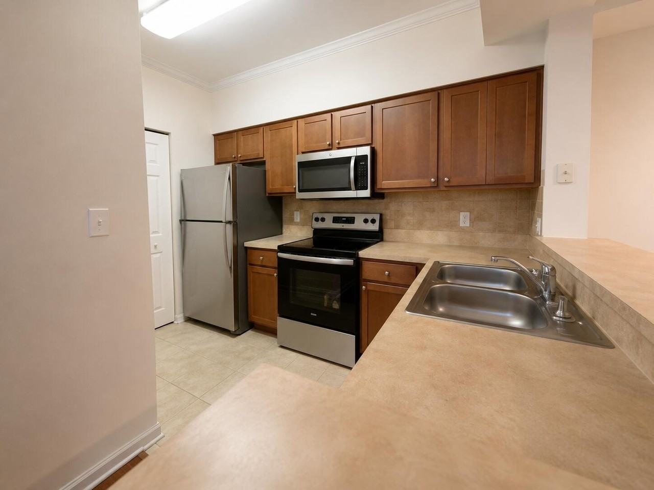 2210 Myrtlewood Cir E - Photo 5 of 9