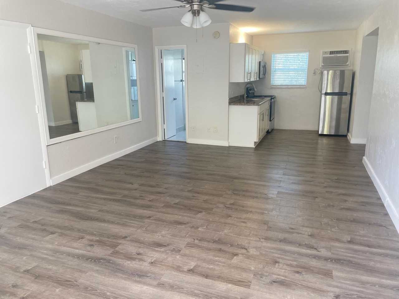 217 Se 20th Ave #8 - Photo 3 of 15