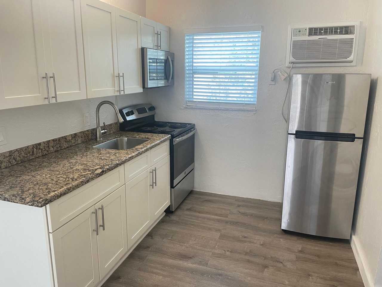 217 Se 20th Ave #8 - Photo 5 of 15