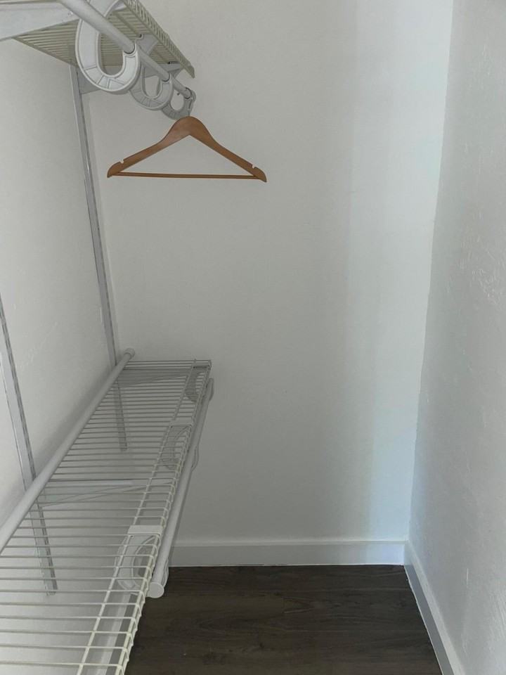 217 Se 20th Ave #8 - Photo 6 of 15