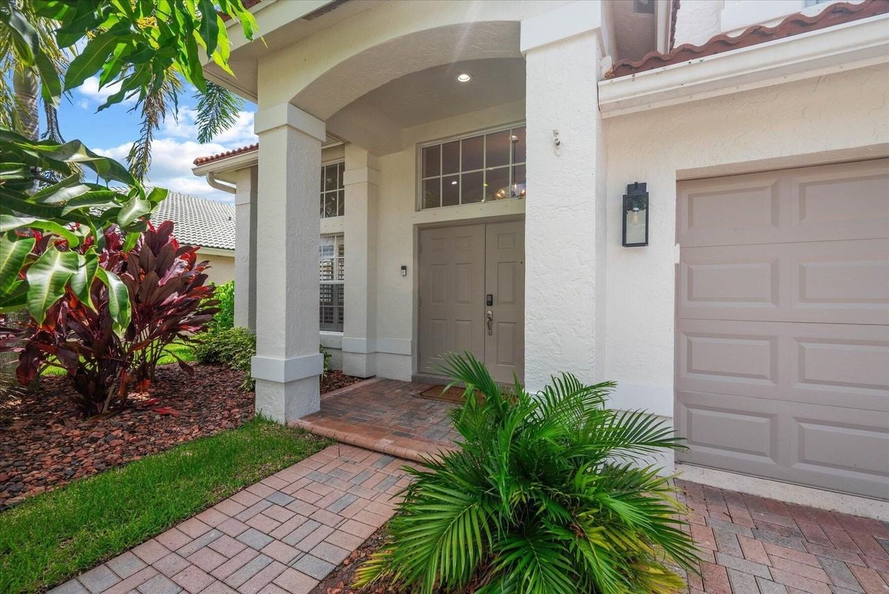 4145 Bahia Isle Cir - Photo 3 of 40