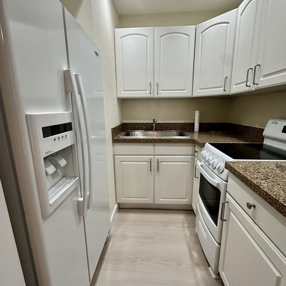 815 Middle River Dr #110 - Photo 5 of 21