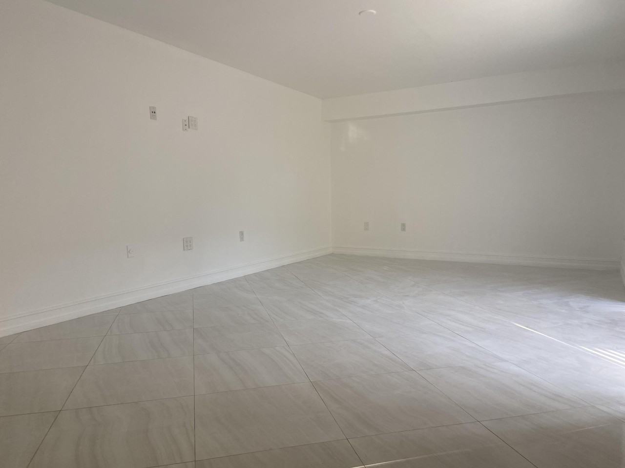 910 9th Way - Photo 5 of 26