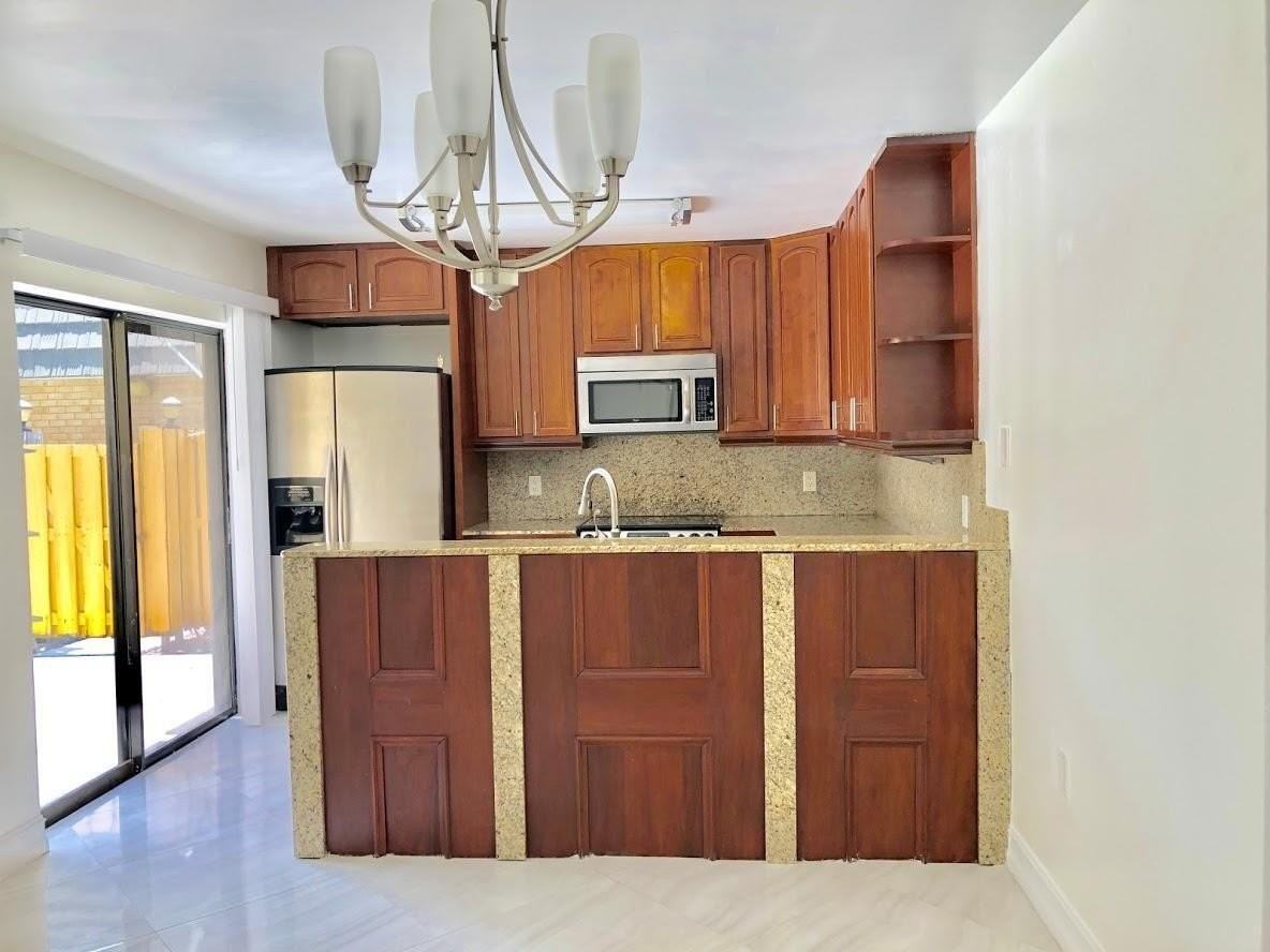 910 9th Way - Photo 7 of 26