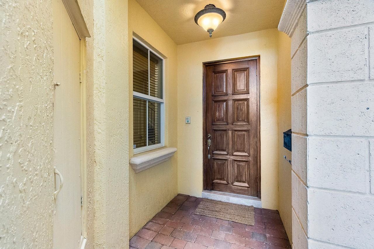 1421 Ne 26th Ave - Photo 3 of 31