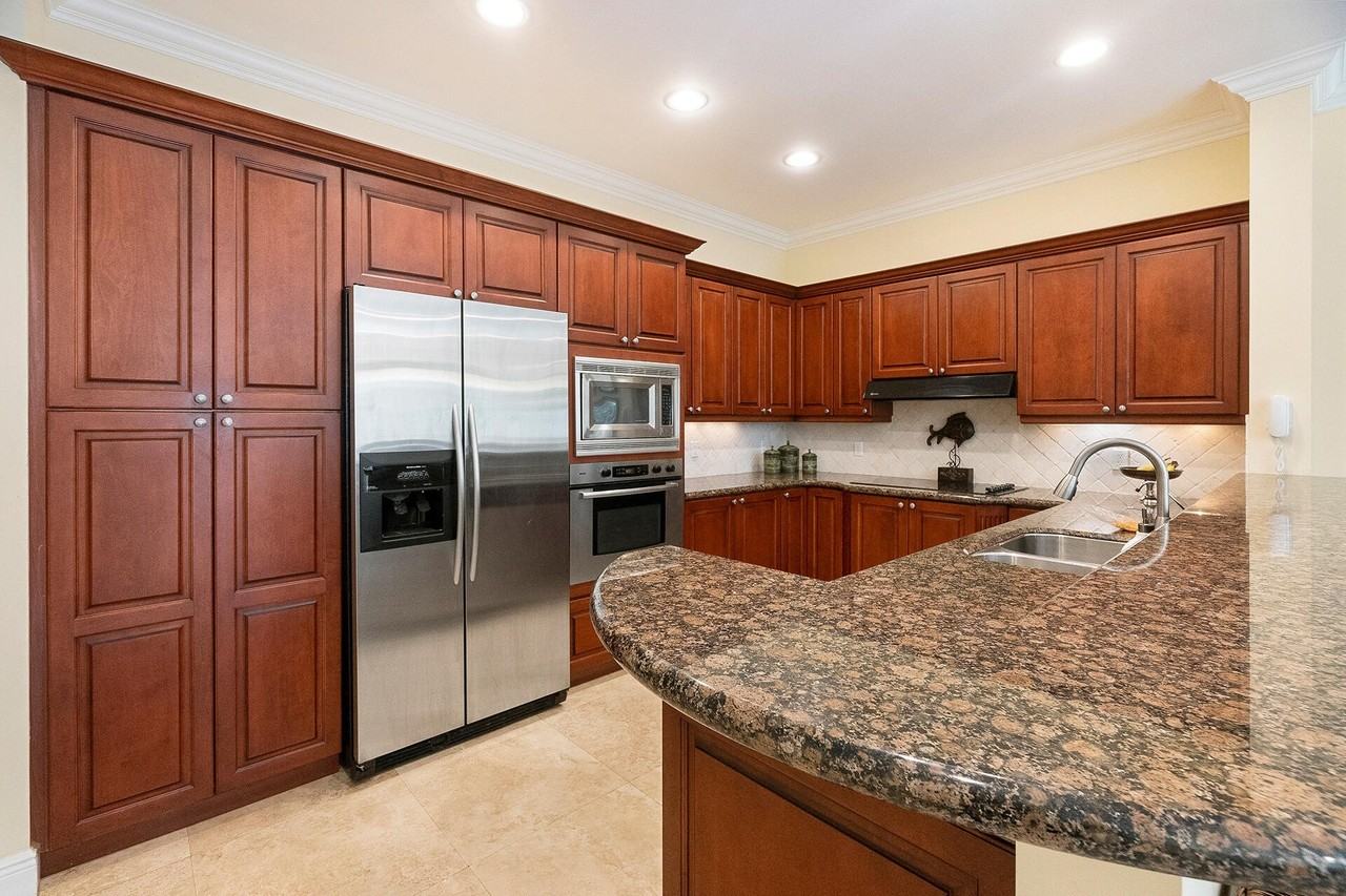 1421 Ne 26th Ave - Photo 5 of 31