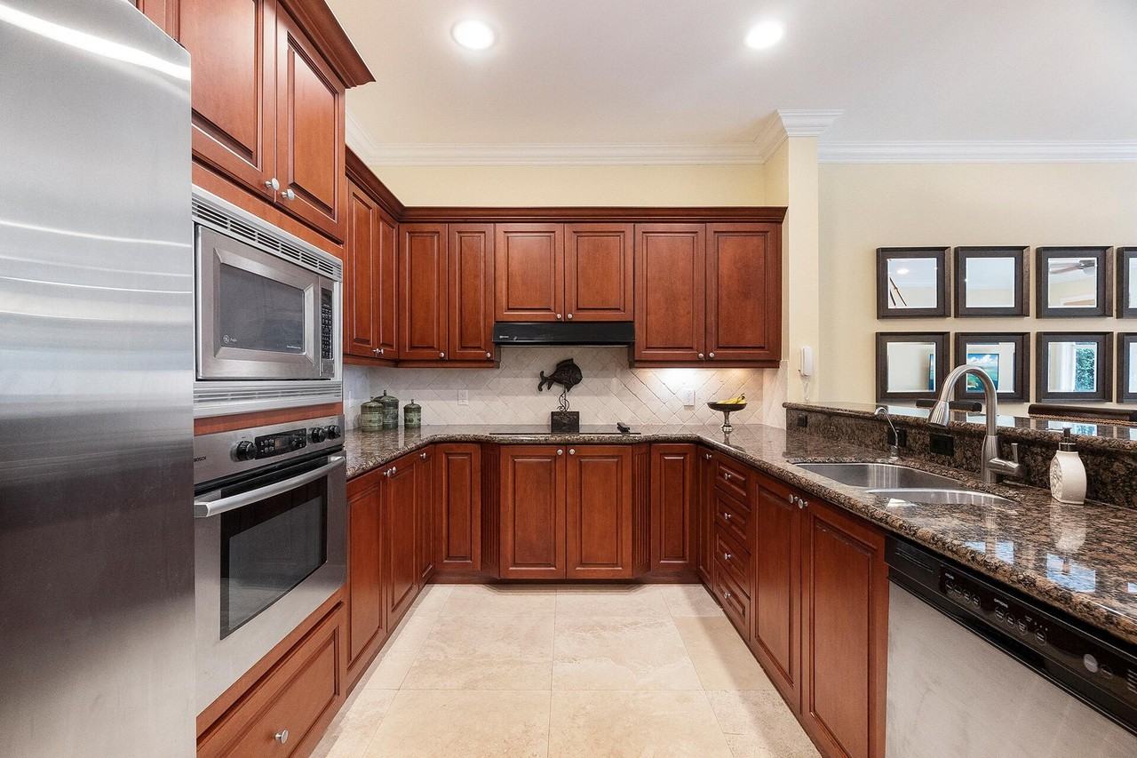 1421 Ne 26th Ave - Photo 6 of 31