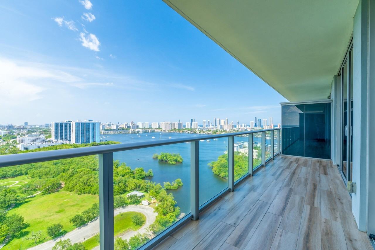 16385 Biscayne Blvd #2502 - Photo 2 of 37