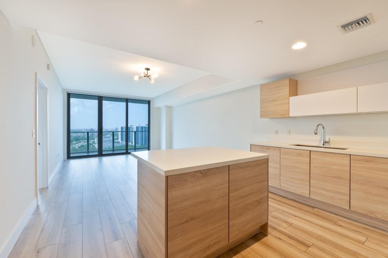 16385 Biscayne Blvd #2502 - Photo 3 of 37