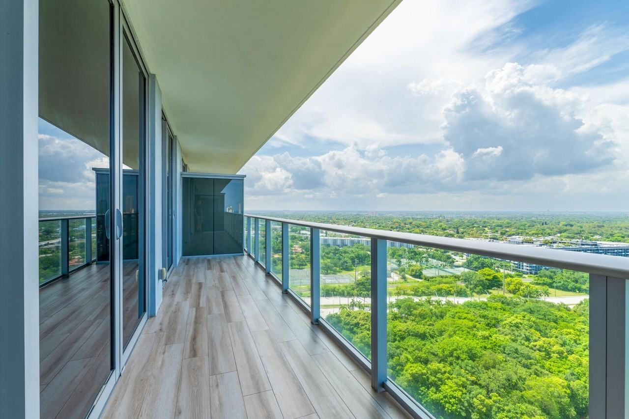 16385 Biscayne Blvd #2502 - Photo 4 of 37