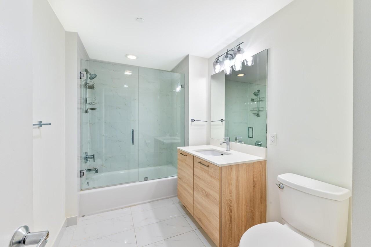 16385 Biscayne Blvd #2502 - Photo 7 of 37