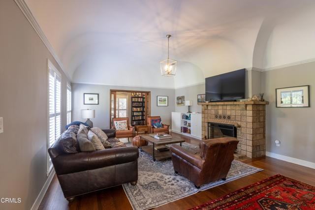1541 Rose Villa St - Photo 2 of 7
