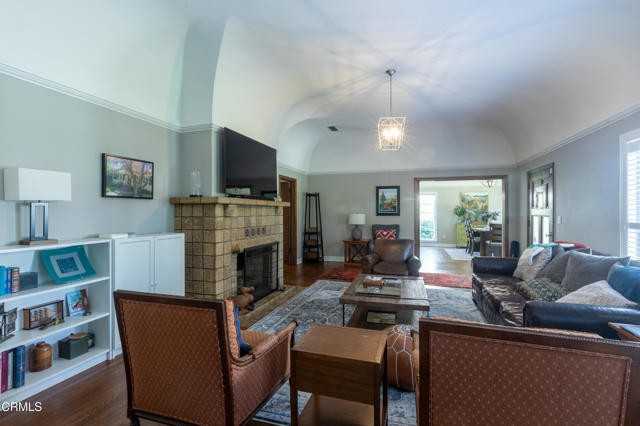 1541 Rose Villa St - Photo 3 of 7