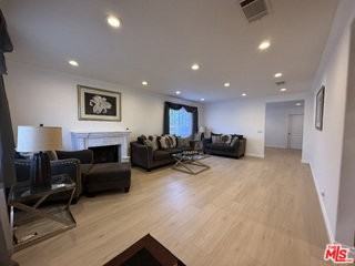 10109 Gloria Ave - Photo 3 of 8