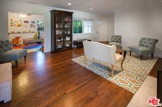 12419 Sarah St - Photo 5 of 8