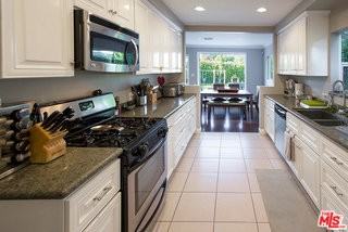 12419 Sarah St - Photo 7 of 8