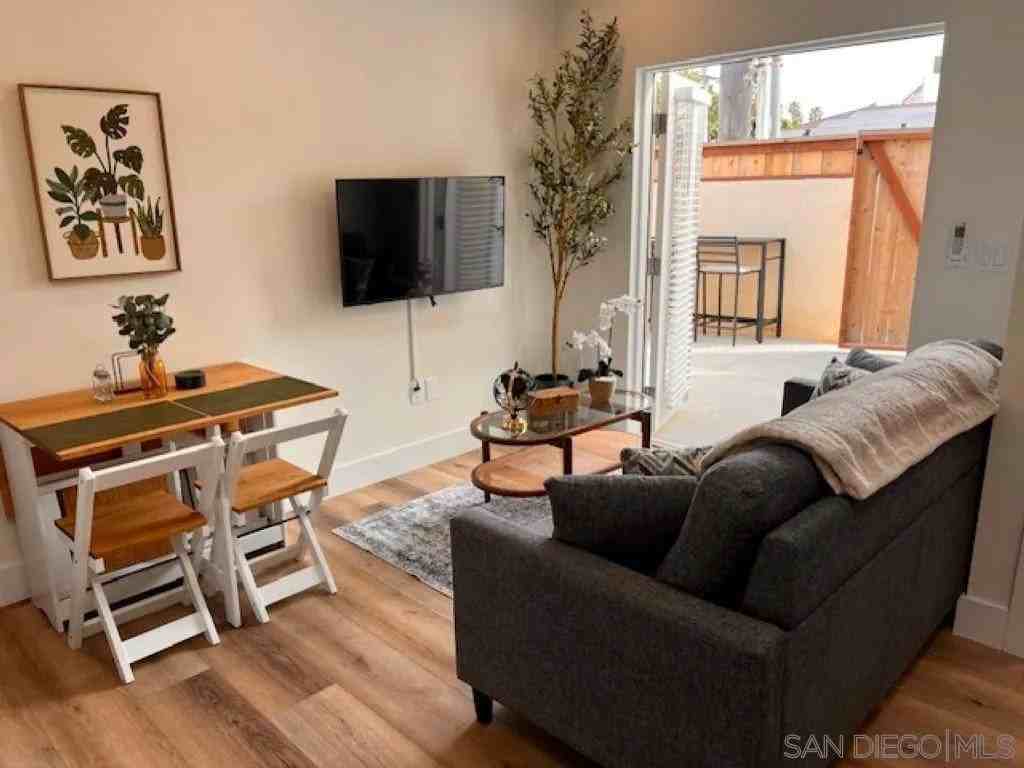 1044 3rd St - Photo 2 of 21