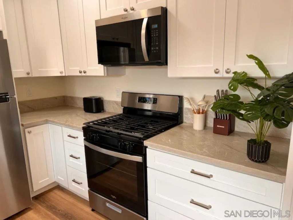 1044 3rd St - Photo 5 of 21