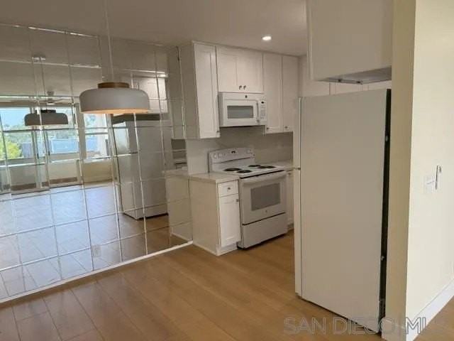 2510 Torrey Pines Rd - Photo 2 of 8