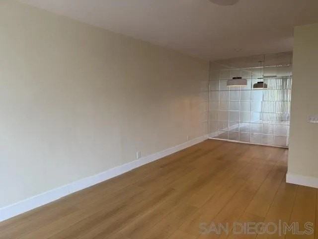 2510 Torrey Pines Rd - Photo 4 of 8