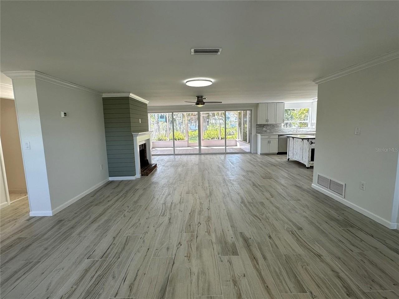 812 Bayview Dr - Photo 5 of 24
