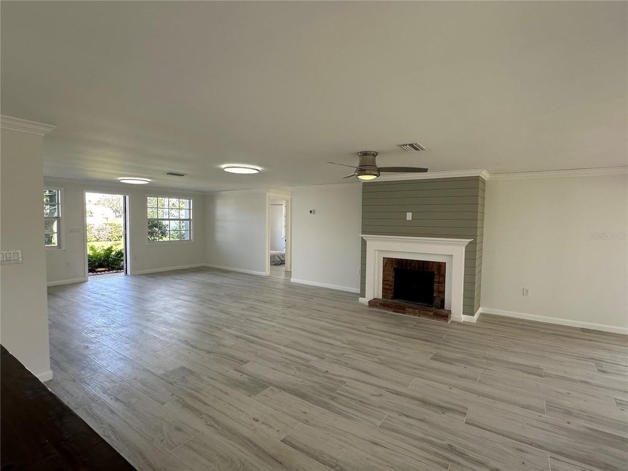 812 Bayview Dr - Photo 6 of 24