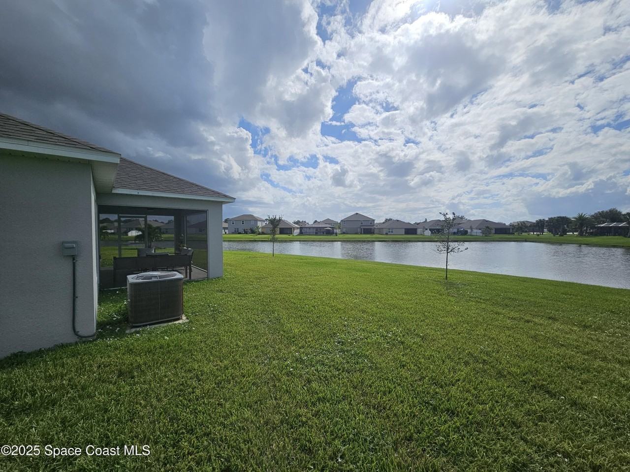 586 Cooper Ct Sw - Photo 3 of 33