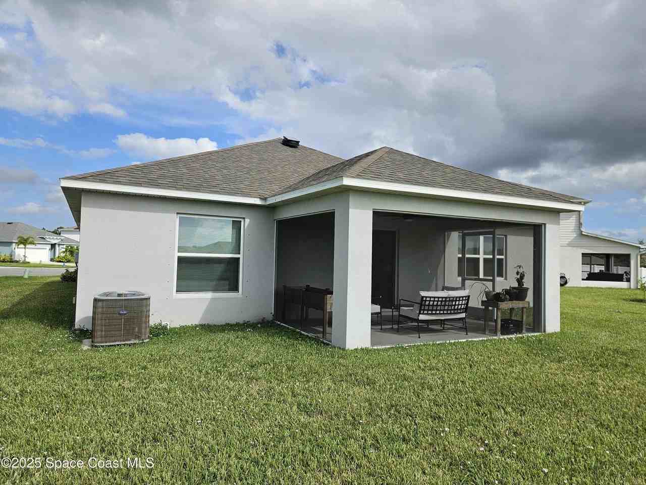 586 Cooper Ct Sw - Photo 4 of 33