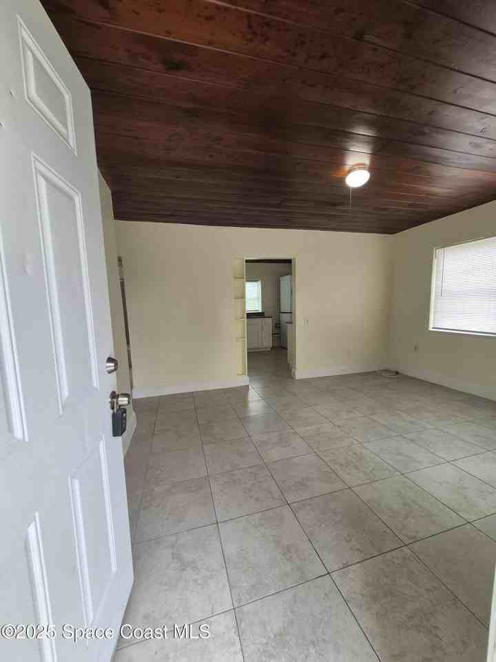 616 S Kentucky Ave - Photo 4 of 47