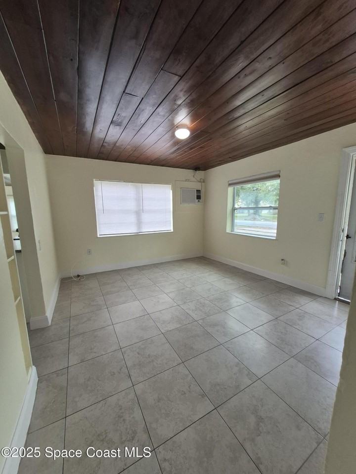 616 S Kentucky Ave - Photo 6 of 47