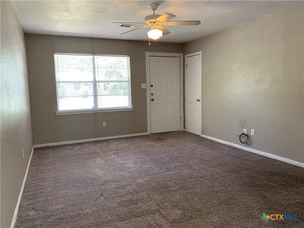 914 Chalk St - Photo 2 of 12