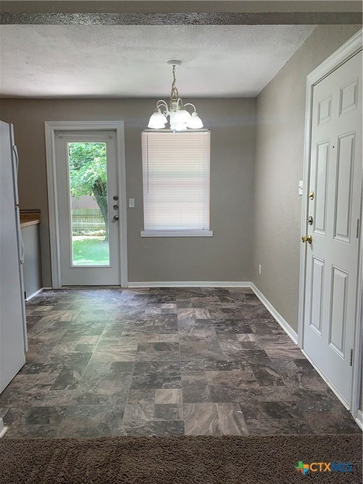 914 Chalk St - Photo 4 of 12