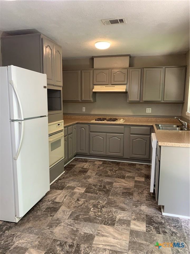 914 Chalk St - Photo 5 of 12