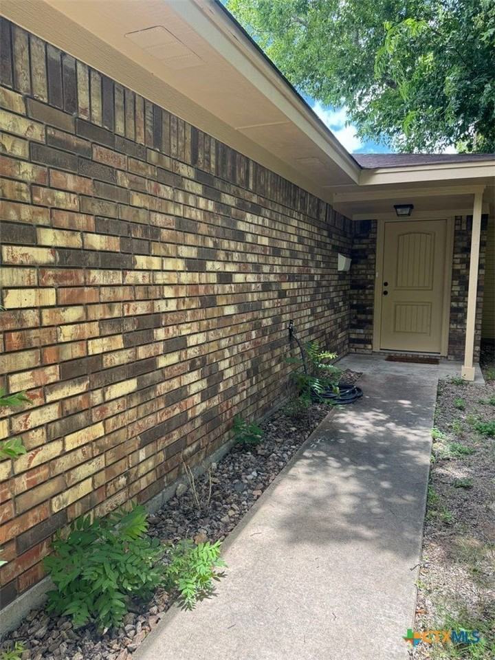 108 E Reagan Ave - Photo 2 of 18