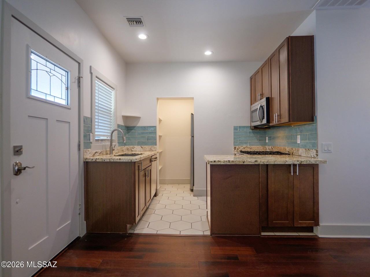 120 E 18th St - Photo 5 of 15