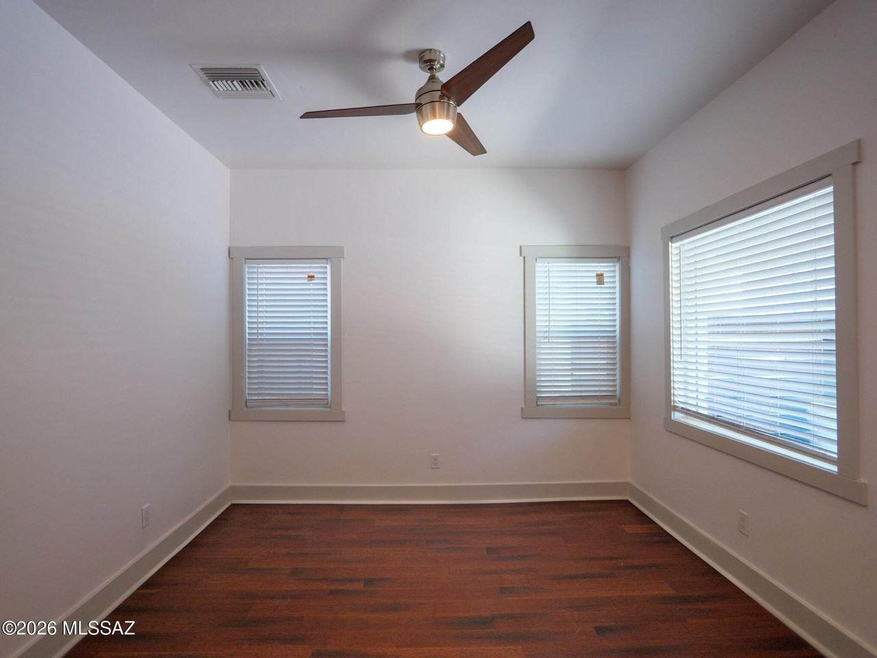 120 E 18th St - Photo 6 of 15