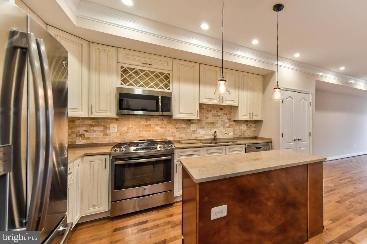 59 R St Ne #2 - Photo 4 of 22
