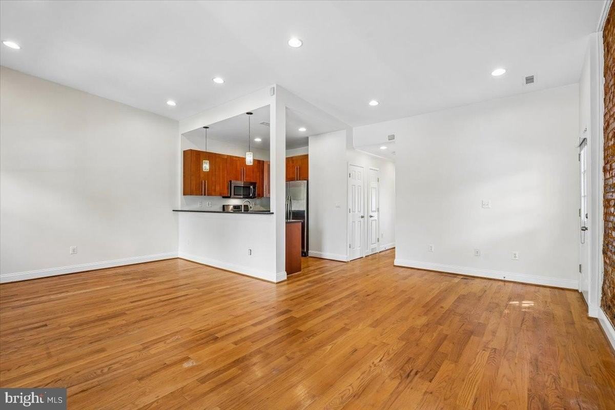 1339 C St Ne - Photo 4 of 24