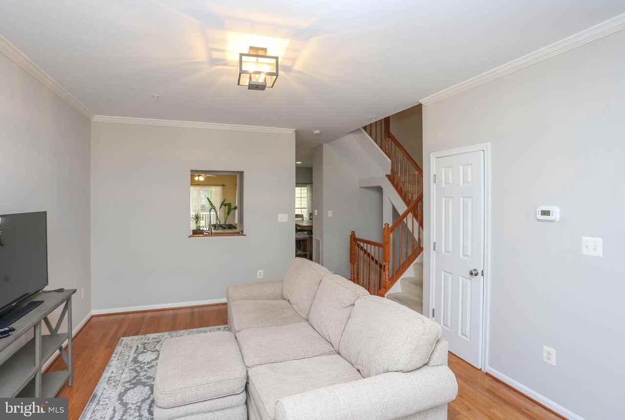 2425 Killarney Ter - Photo 3 of 14
