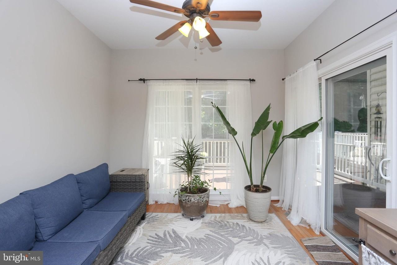 2425 Killarney Ter - Photo 4 of 14