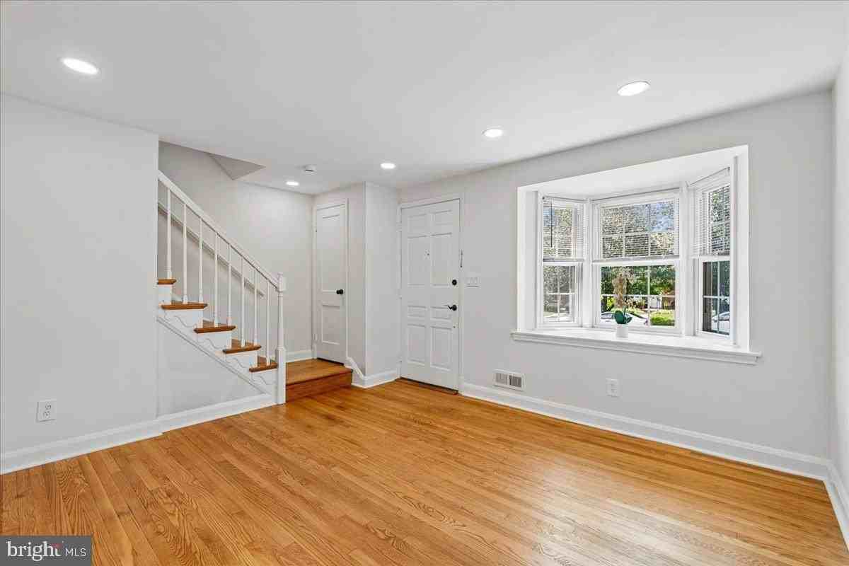 1612 Hardwick Rd - Photo 5 of 35