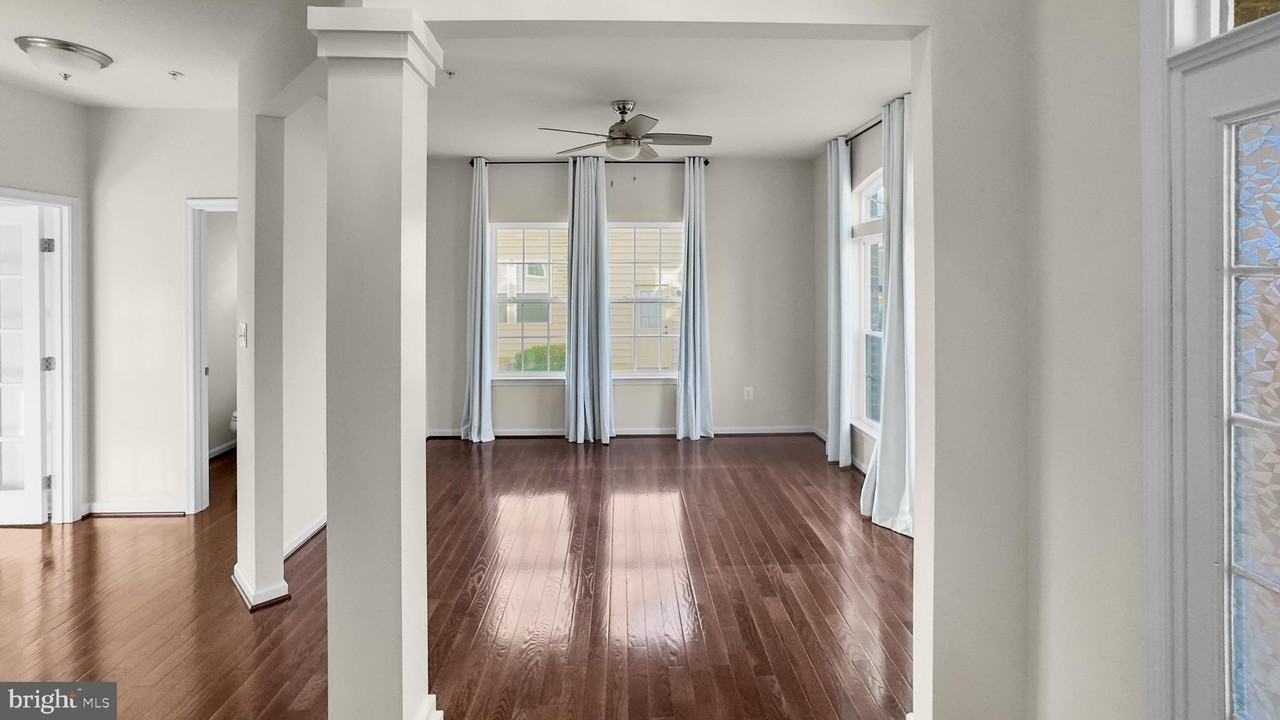 10185 Warfield St - Photo 5 of 24